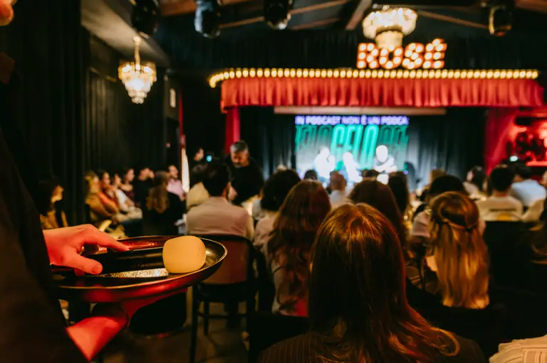Maison, una serata in sala